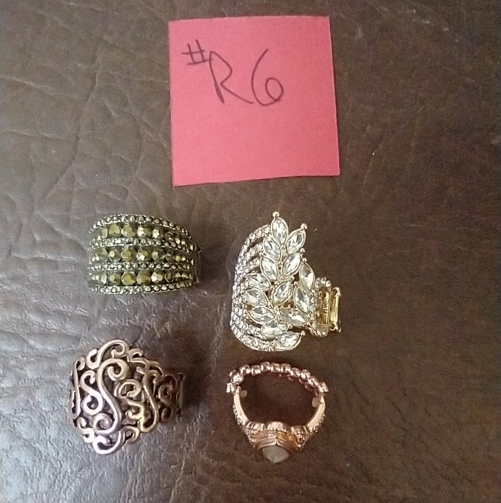 4 Gorgeous Stretch Rings! #R6 - Picture 8 of 8